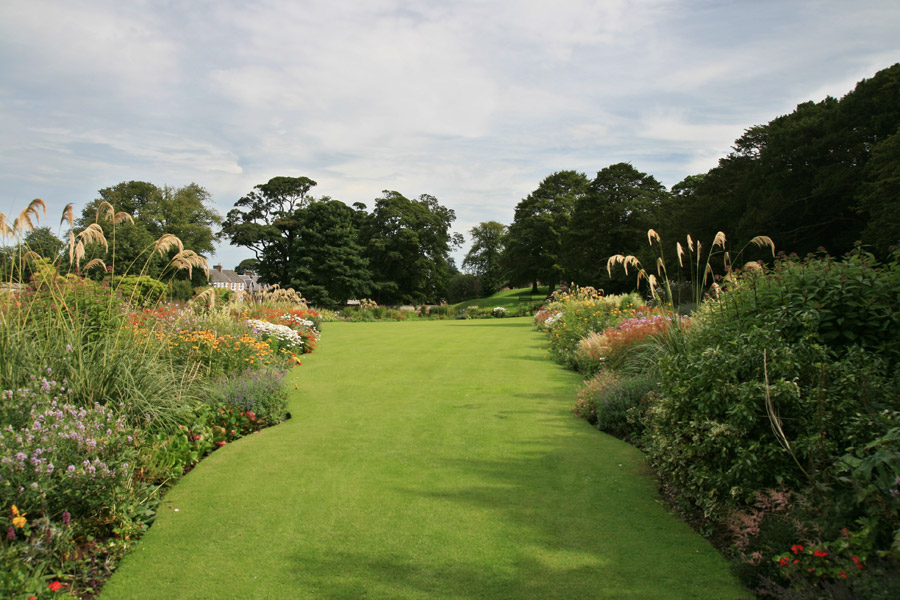 Dirleton Castle gardens
